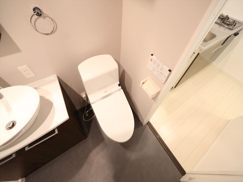 トイレ　温水洗浄暖房便座付トイレ