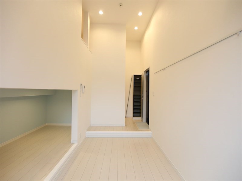 居室・リビング　洋室5帖　アンダーロフト5帖（収納にも寝室にも使えます）