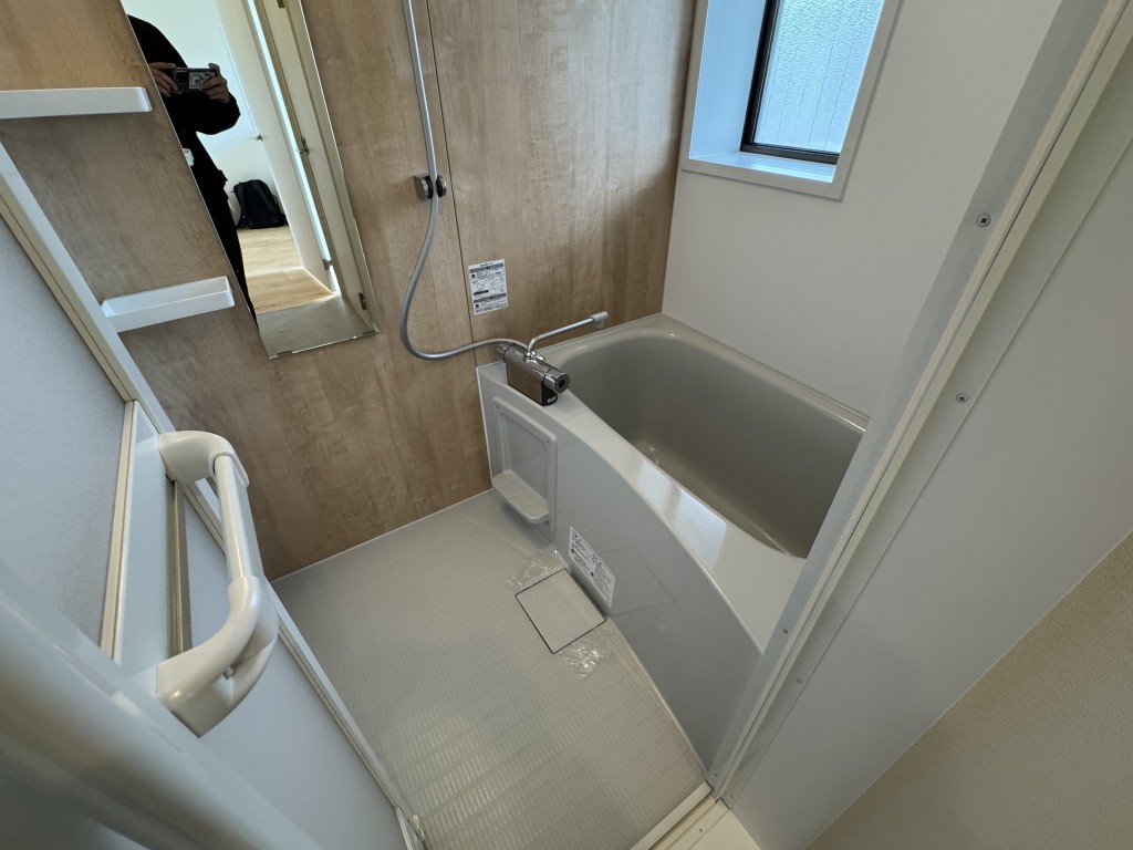 バス・シャワールーム　★バスルームに窓あり★