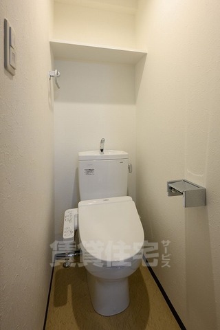 トイレ　内装写真はモデルになります。