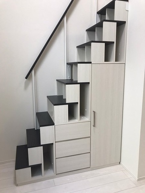 収納　階段下収納