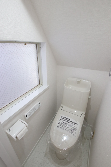 トイレ　洗浄便座機能付きのトイレ