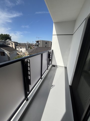 バルコニー　暖かな日差しのふりそそぐバルコニー