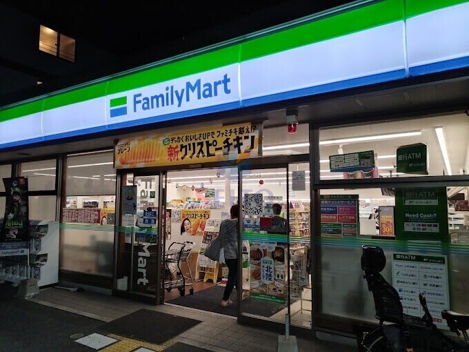 コンビニ　ファミリーマート 吹田豊津町店（コンビニ）まで369m