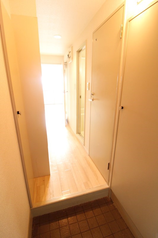 玄関　玄関スペースも広々