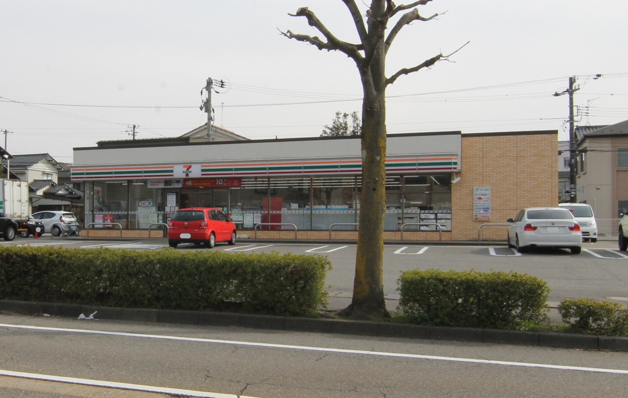 コンビニ　セブンイレブン金沢円光寺本町店（コンビニ）まで484m