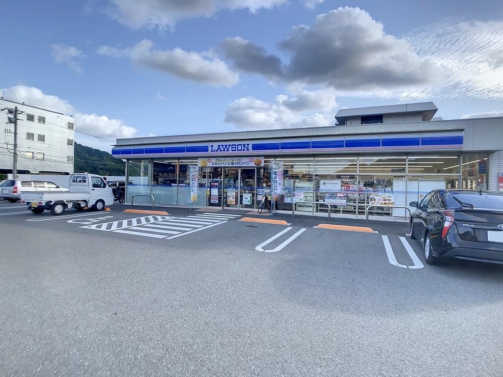 コンビニ　ローソン山口大内矢田南四丁目店（コンビニ）まで377m