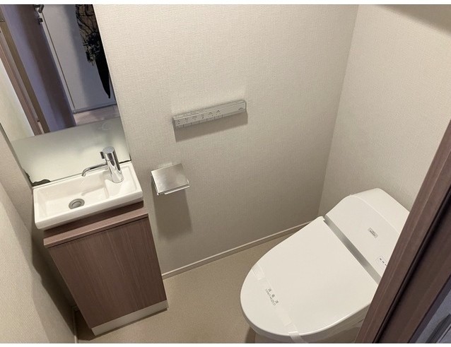 トイレ　落ち着いた色調のトイレです♪