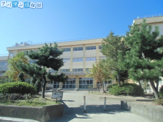 小学校　新潟市立上山小学校（小学校）まで511m
