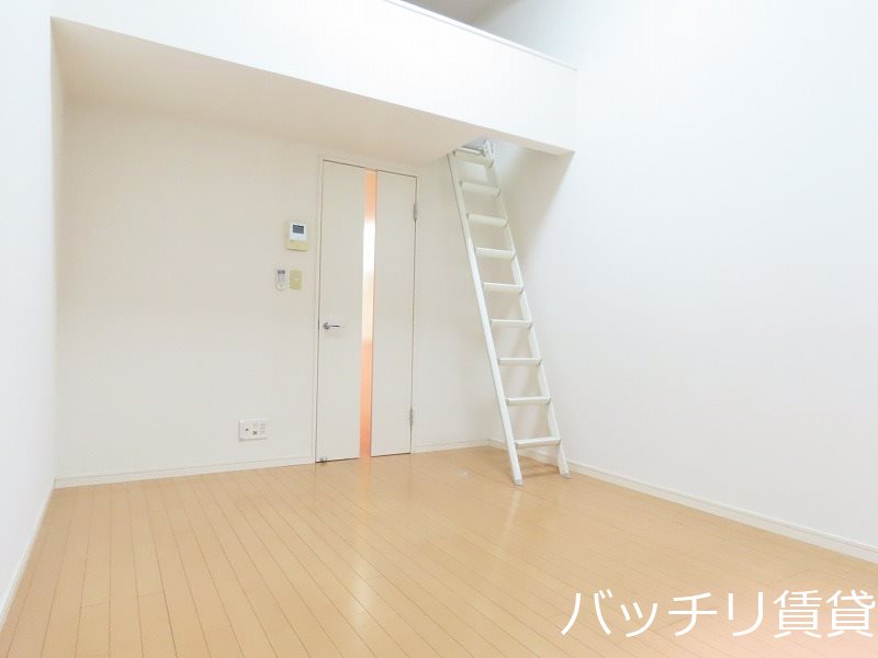 居室・リビング　別号室タイプの為、現状を優先致します。
