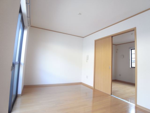 その他　東向き、６帖洋間です。