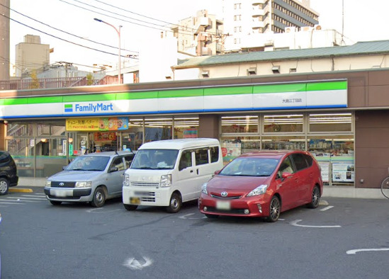 コンビニ　ファミリーマート（コンビニ）まで444m
