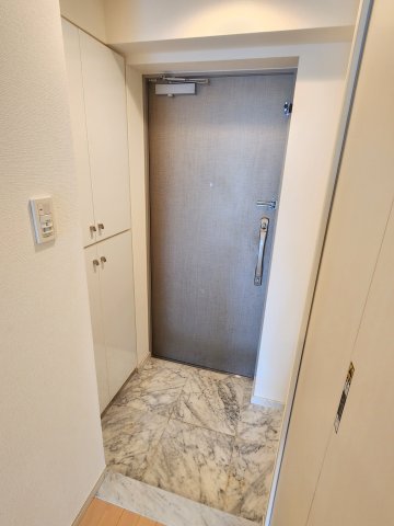 玄関　ラ・エテルノ横浜関内＊別部屋参考