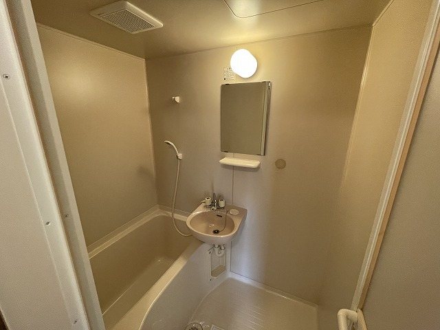 バス・シャワールーム　同マンション別部屋