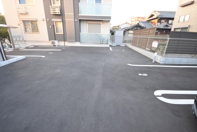 駐車場　駐車場