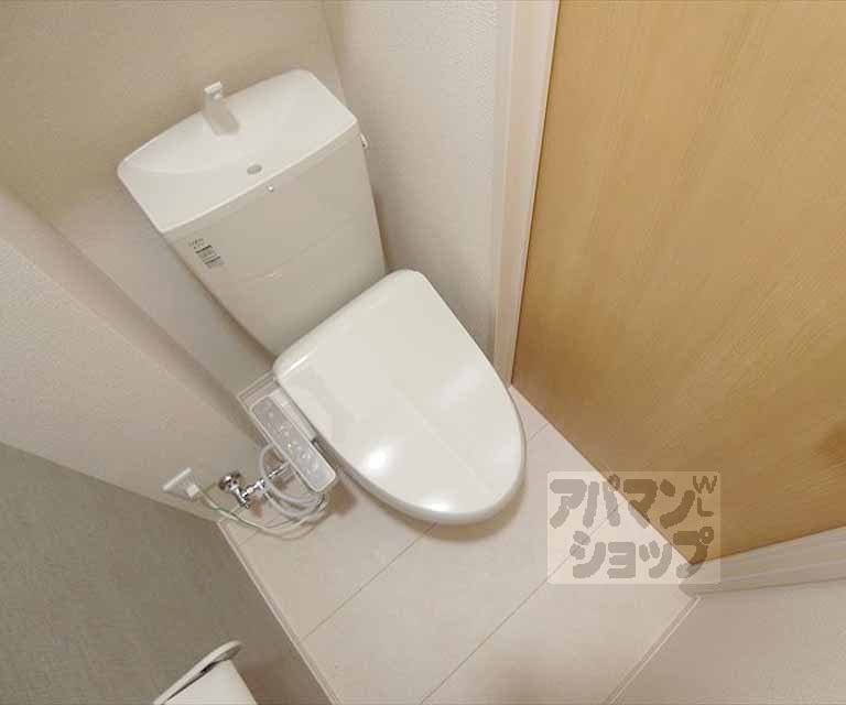トイレ　２０３