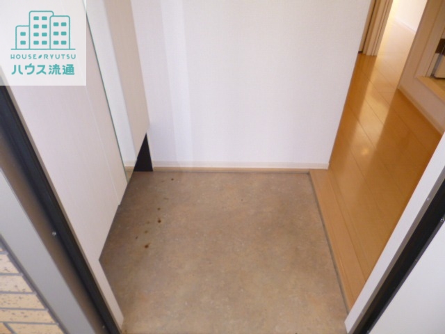 玄関　＊写真は別号室です