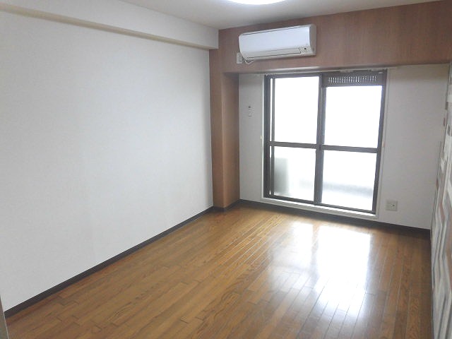 その他部屋・スペース　６．５帖の明るいお部屋です。