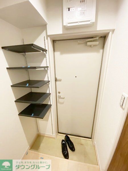 玄関　内見の予約先はタウンハウジング新中野店になります★★