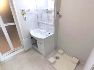 洗面設備　使いやすい独立洗面台です