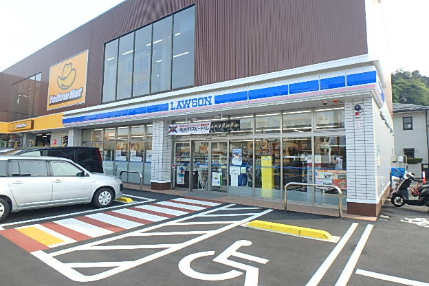 コンビニ　ローソン　横須賀三春町二丁目店（コンビニ）まで40m