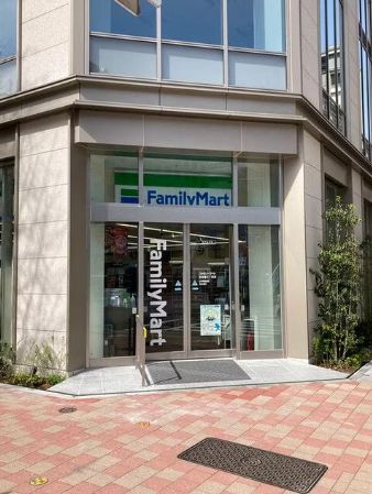 コンビニ　ファミリーマート東日本橋三丁目店（コンビニ）まで113m