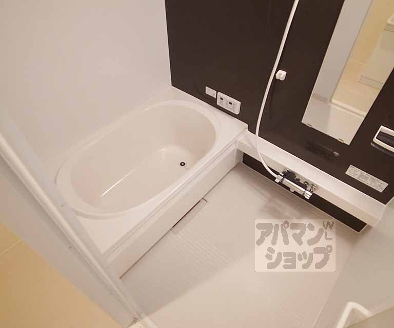 バス・シャワールーム　広々したお風呂です