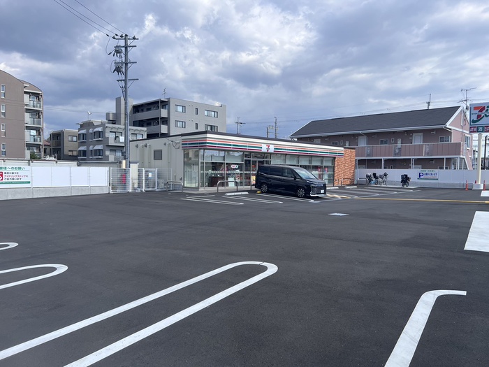 コンビニ　セブンイレブン（コンビニ）まで100m