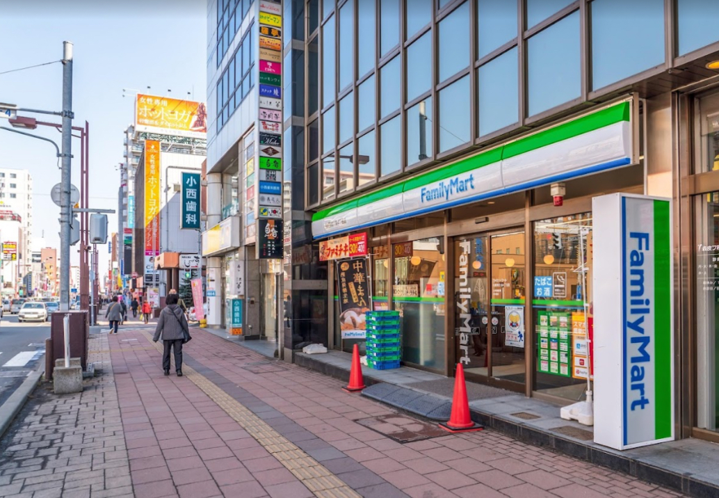 コンビニ　ファミリーマート札幌琴似1条4丁目店（コンビニ）まで543m