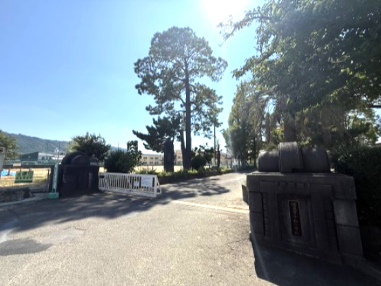 小学校　徳島市立千松小学校（小学校）まで697m