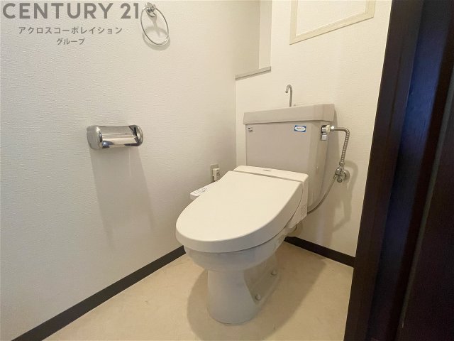 トイレ　温水洗浄便座付きのトイレです♪