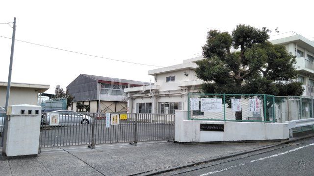 小学校　横浜市立鴨志田第一小学校（小学校）まで218m