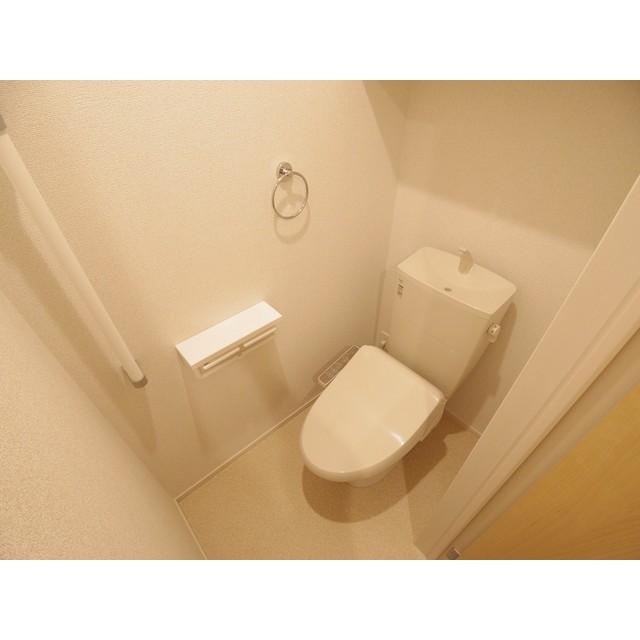 トイレ　※同建物別部屋の画像です。