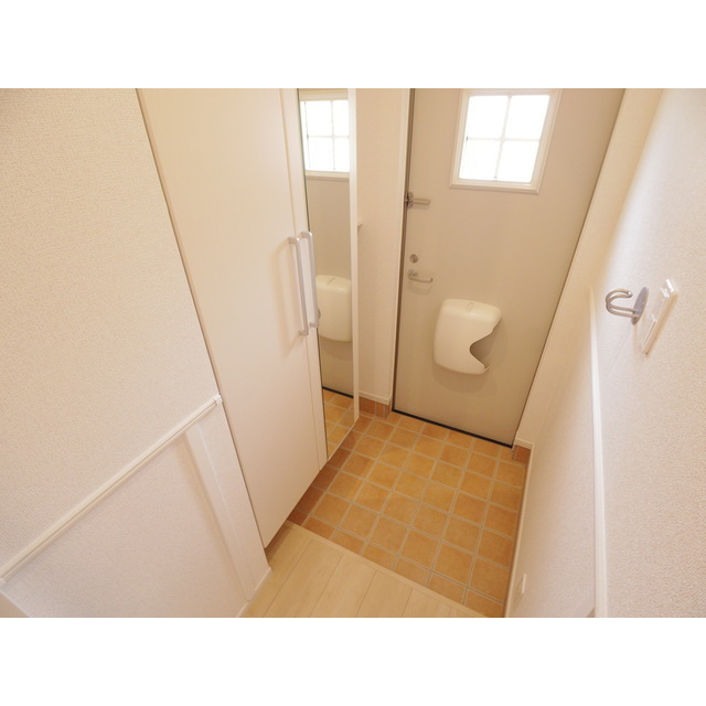 玄関　※同建物別部屋の画像です。