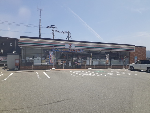 コンビニ　セブンイレブン（コンビニ）まで450m