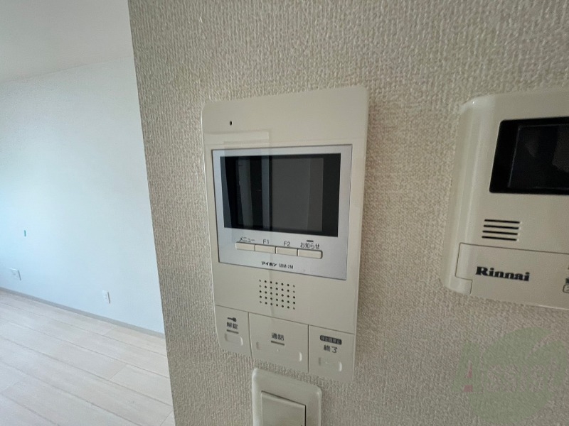 その他設備　ＴＶモニター付インターホンです。来客者の顔が見えるので安心！