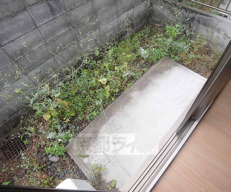 バルコニー　一階は庭付きです