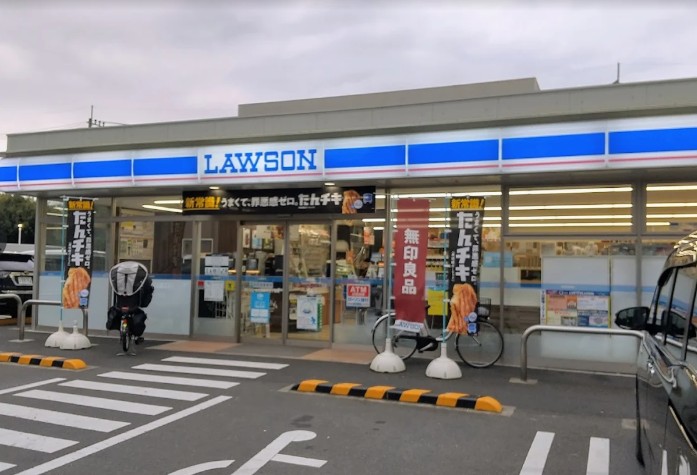 コンビニ　ローソン 足立西新井五丁目店（コンビニ）まで1051m