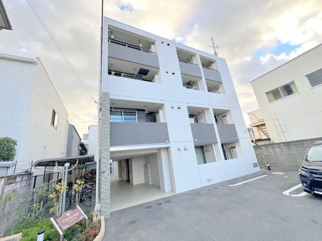建物外観　オシャレな外観。この周辺では飛びぬけて目立っています。