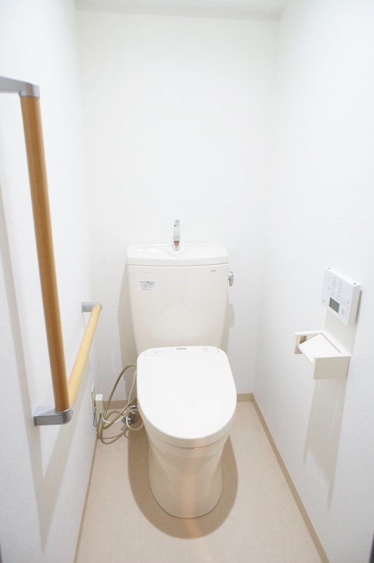 トイレ　快適な温水洗浄便座付き