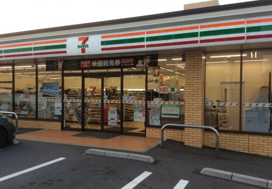 コンビニ　セブン‐イレブン 新横浜１丁目店（コンビニ）まで306m