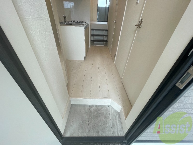 玄関　外から玄関を撮影してみました。広いリビングに繋がっています。