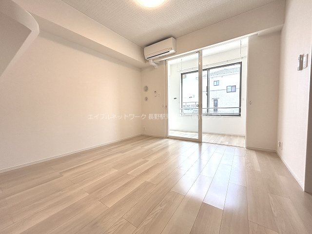 居室・リビング　※写真は別部屋のものです。（参考）