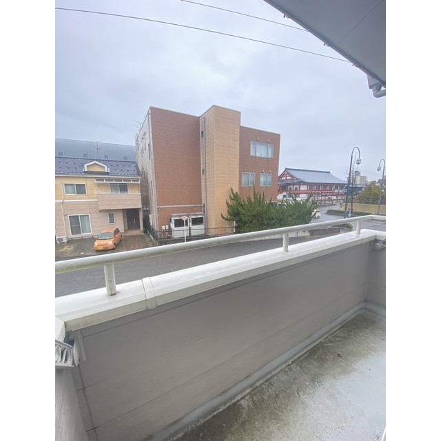 バルコニー　（参考）他室の写真を使用しています。現況優先となります。