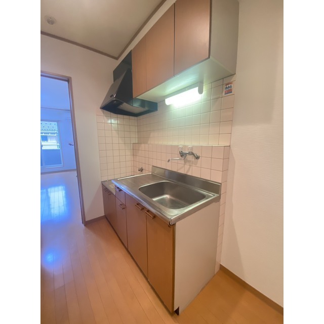 キッチン　（参考）他室の写真を使用しています。現況優先となります。