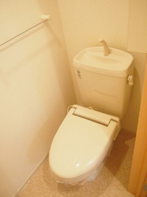 トイレ　写真は別居室のものです。