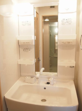 洗面設備　写真は別居室のものです。