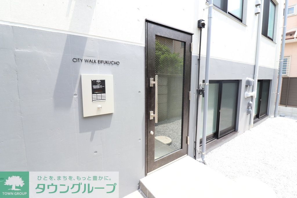 エントランス　お部屋探しはタウンハウジングへ♪