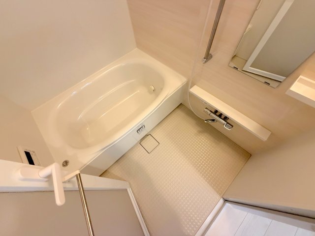 バス・シャワールーム　広めのお風呂は一日の疲れを癒してくれます。