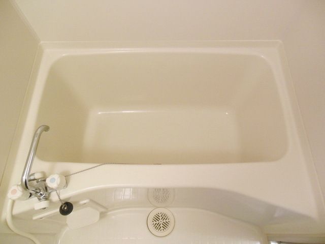 バス・シャワールーム　★深みのあるゆったりとした浴槽です★